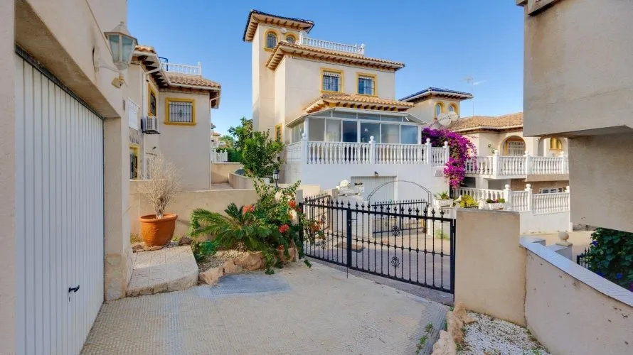 Villa de 3 dormitorios en Playa Flamenca II, Spain No. 31226 № 10