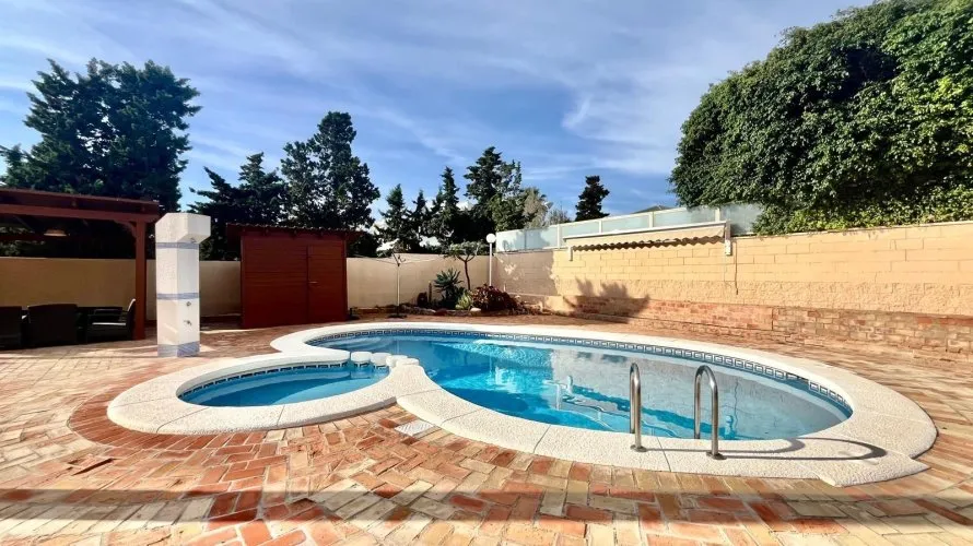 Villa de 4 dormitorios en Torrevieja, Spain No. 31260 № 2