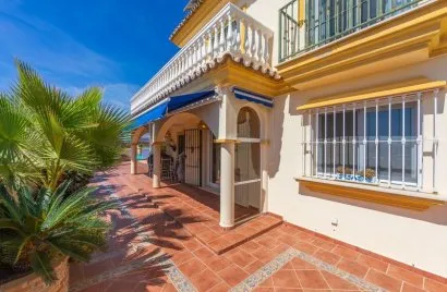 Villa de 4 dormitorios en Las Lagunas, Spain No. 30761