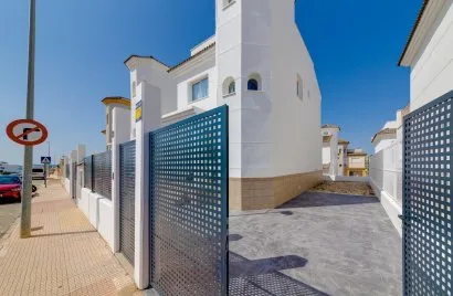 Villa de 3 dormitorios en San Fulgencio, Spain No. 31950