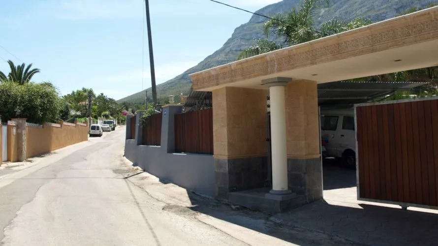 Villa de 11 dormitorios en Dénia, España No. 31849 № 1