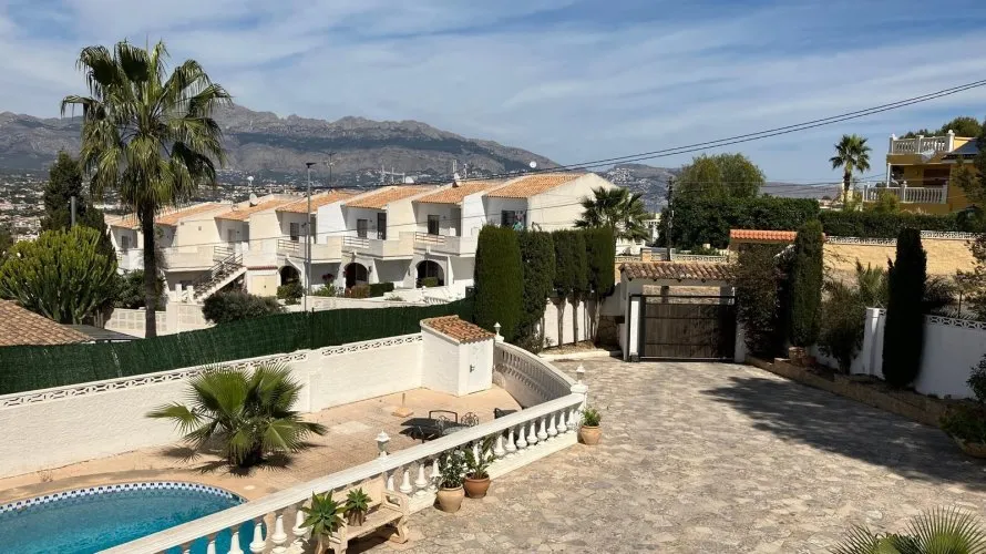 Villa de 4 dormitorios en Albir, España No. 32022 № 16