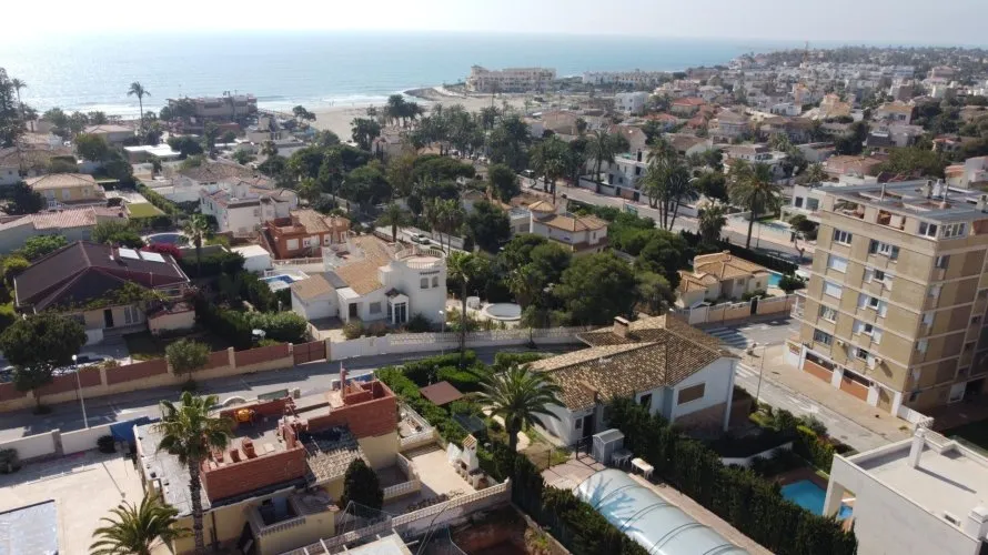 Villa de 4 dormitorios en La Zenia, Spain No. 31821