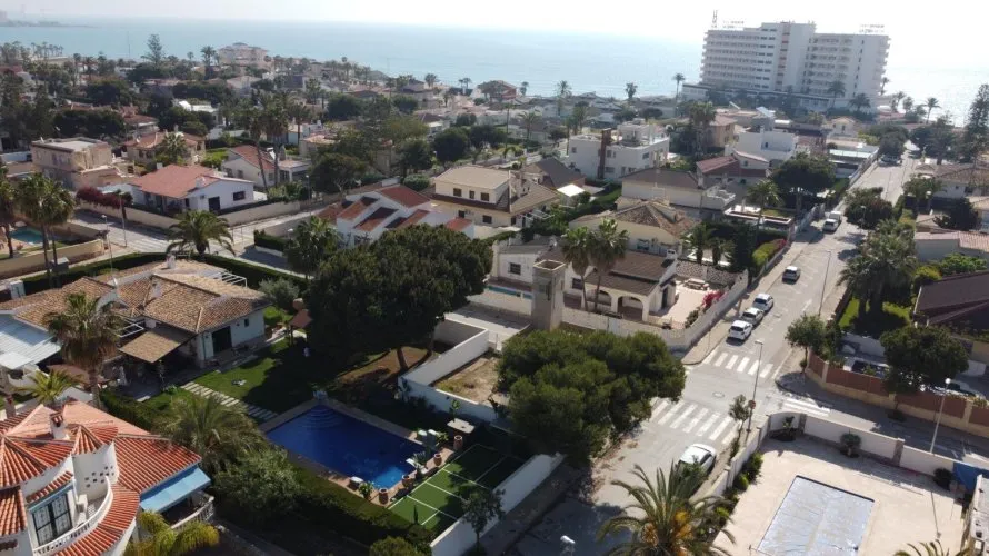 Villa de 4 dormitorios en La Zenia, Spain No. 31821 № 2