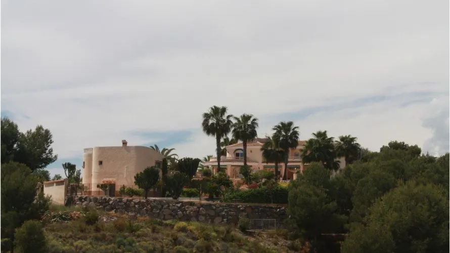 Villa de 5 dormitorios en L'Alfàs del Pi, Spain No. 31959