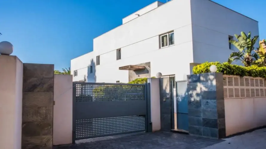 Villa de 4 dormitorios en Albir, España No. 31999 № 2