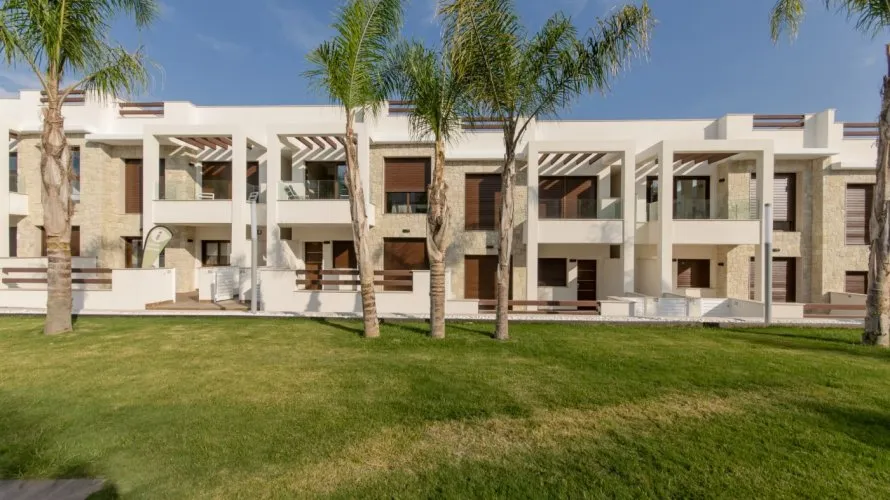 Bungalow de 2 dormitorios en Los Balcones, Spain No. 31913