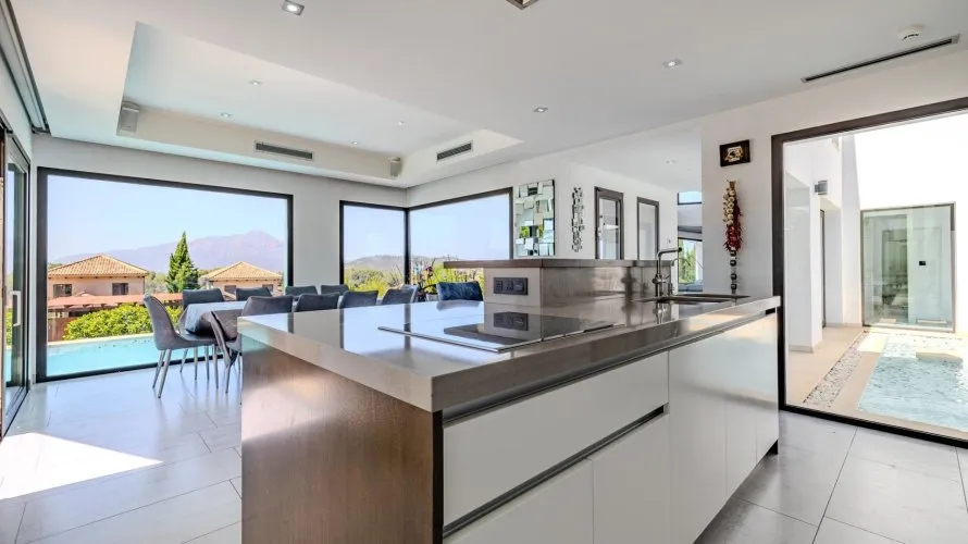 Villa de 5 dormitorios en Jávea, España No. 32021