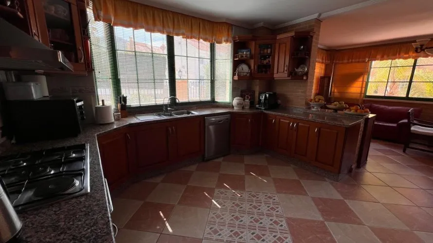 Villa de 480m² en Benidorm, España No. 32051