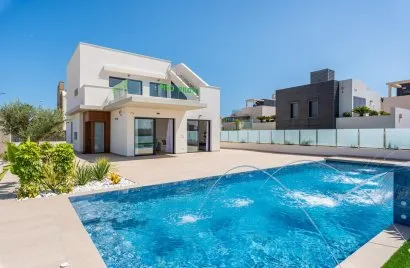 Villa de 3 dormitorios en Campoamor, España No. 32033