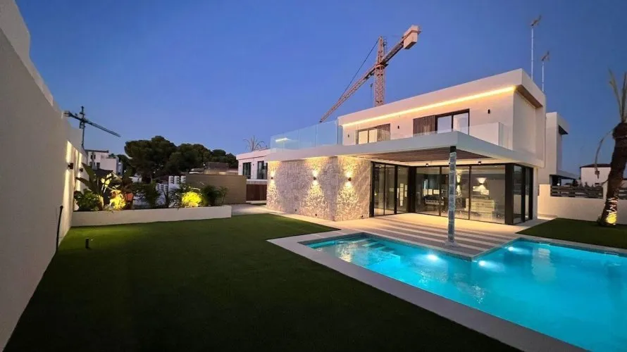 Villa de 3 dormitorios en Alicante, España No. 31997 № 1