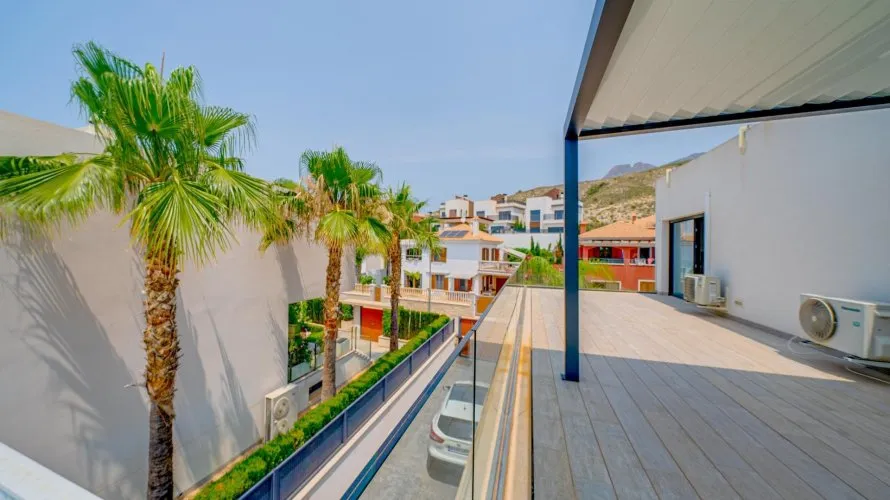 Villa de 5 dormitorios en Finestrat, Spain No. 31945
