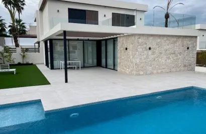 Villa de 3 dormitorios en Alicante, Spain No. 31997