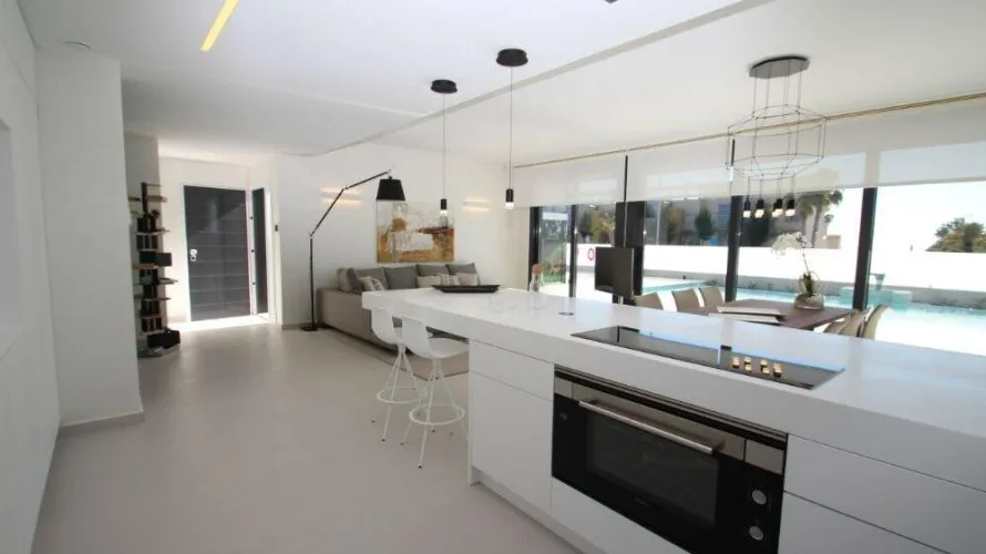 Villa de 4 dormitorios en Campoamor, España No. 32032 № 16
