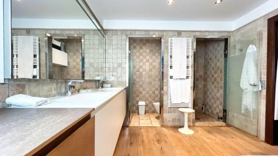 Villa de 6 dormitorios en Benidorm, Spain No. 31806 № 1