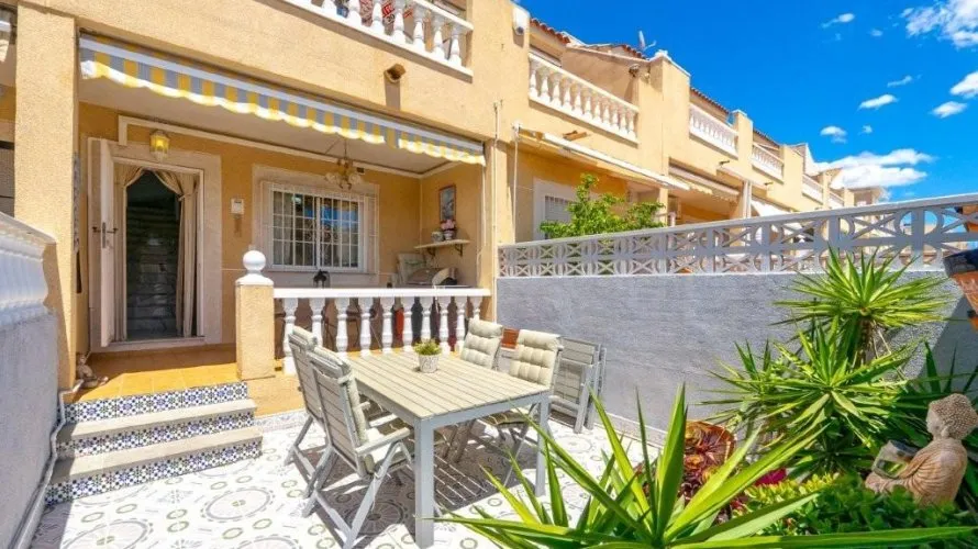 Сasa de 2 dormitorios en Torrevieja, Spain No. 32293