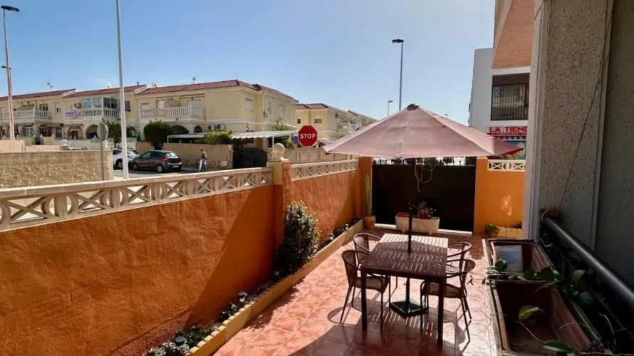 Bungalow de 2 dormitorios en Torrevieja, Spain No. 32284