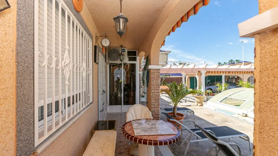 Villa de 158m² en Cabo Roig, Spain No. 32297 № 3