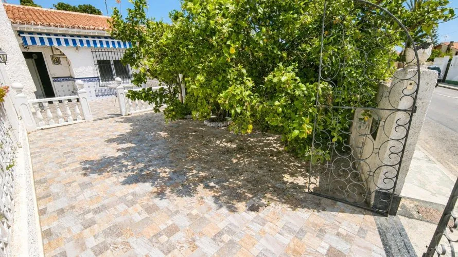 Сasa de 1 dormitorio en Torrevieja, España No. 32290 № 1