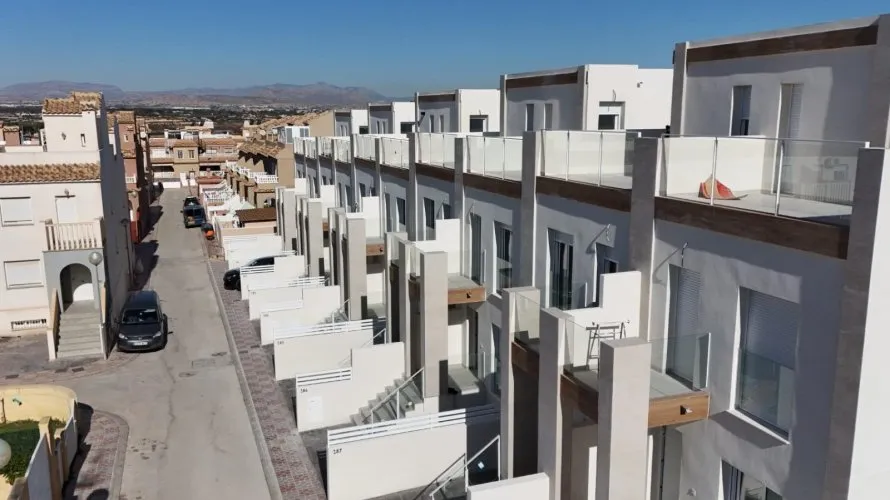 Сasa de 2 dormitorios en Gran Alacant, España No. 32294 № 1