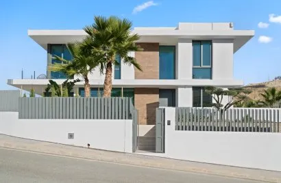 Villa de 4 dormitorios en Benidorm, Spain No. 32267