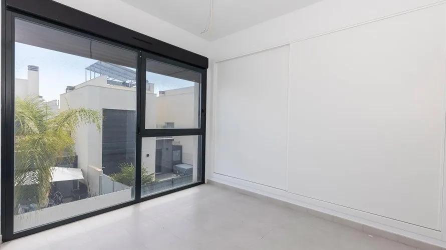 Villa de 3 dormitorios en La Florida, España No. 32276 № 1