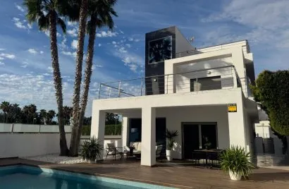 Villa de 5 dormitorios en Alicante, España No. 32341