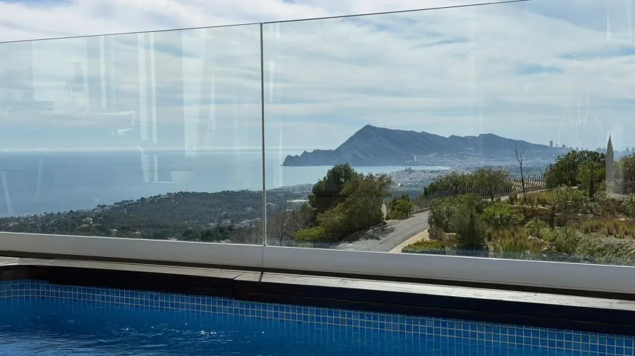 Villa de 4 dormitorios en Altea La Vella, España No. 32355