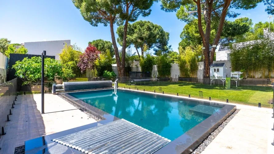 Villa de 4 dormitorios en Pozuelo de Alarcón, España No. 32369 № 2