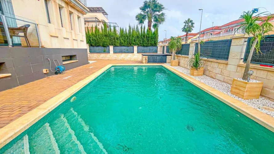 Villa de 5 dormitorios en La Zenia, España No. 32327 № 8