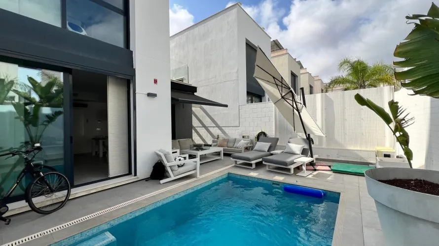 Villa de 3 dormitorios en Alicante, España No. 32399 № 25