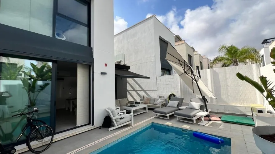 Villa de 3 dormitorios en Alicante, España No. 32399 № 27