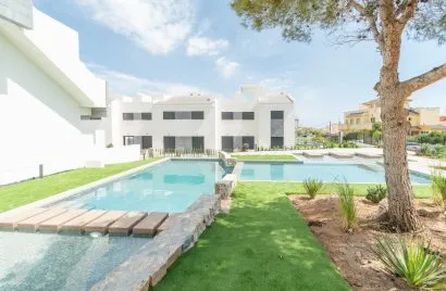 Bungalow de 3 dormitorios en Los Balcones, España No. 32414