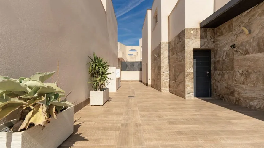 Villa de 210m² en San Miguel de Salinas, España No. 32425 № 9