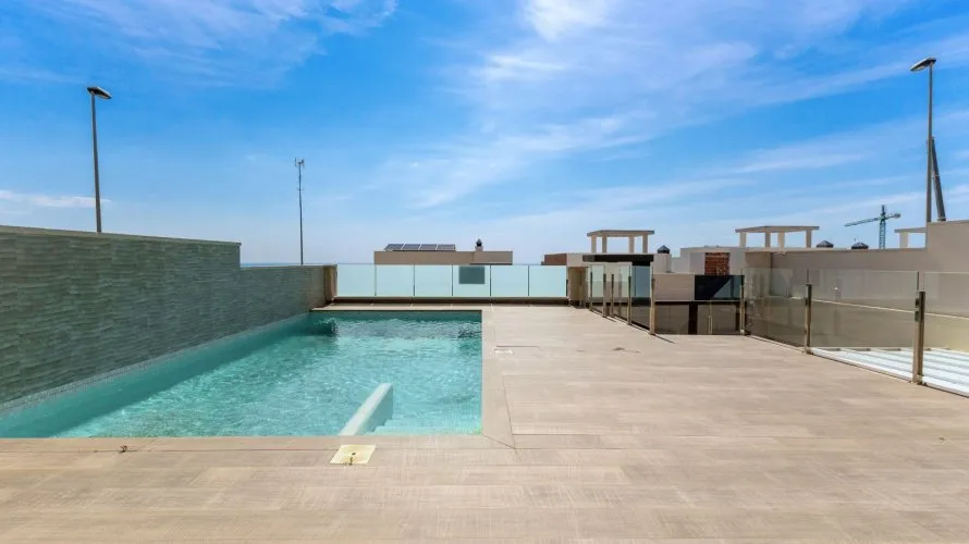 Villa de 210m² en San Miguel de Salinas, España No. 32425 № 1