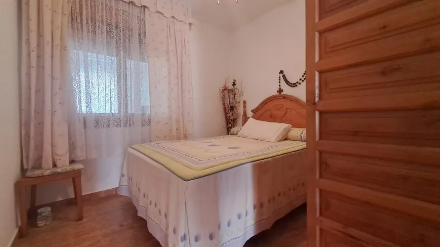 Bungalow de 2 dormitorios en Torrevieja, España No. 32444