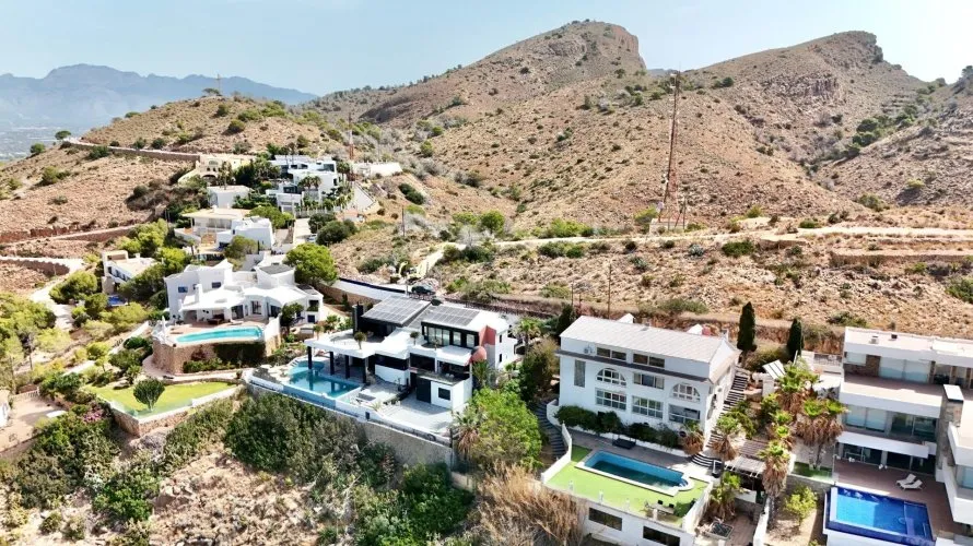 Villa de 7 dormitorios en Benidorm, España No. 32434 № 2