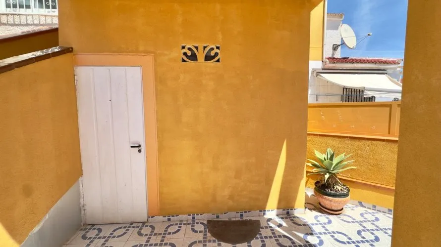 Bungalow de 1 dormitorio en Torrevieja, España No. 32464 № 2