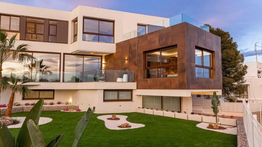 Villa de 4 dormitorios en Benidorm, España No. 32436 № 13