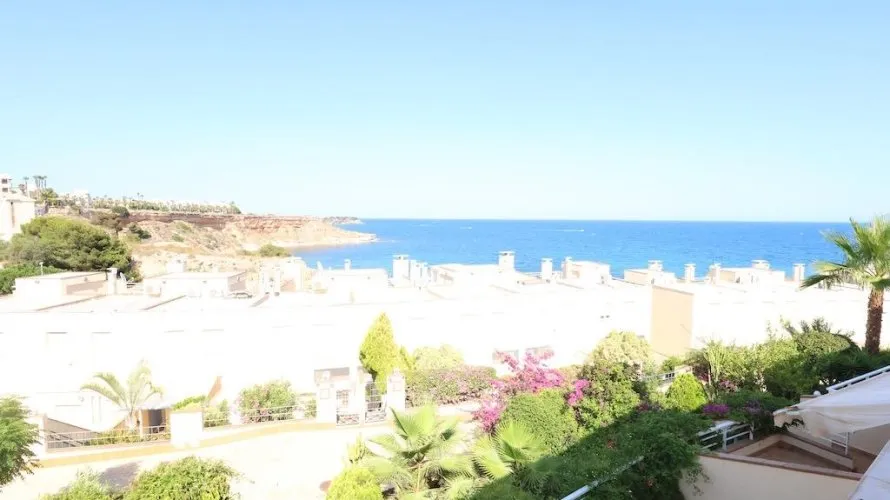 Сasa de 3 dormitorios en Cabo Roig, España No. 32393 № 27