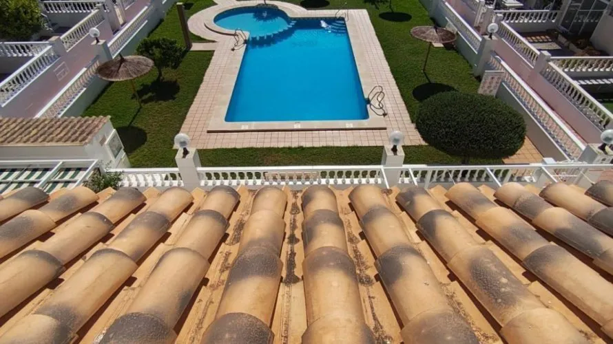 Bungalow de 2 dormitorios en Torrevieja, España No. 32443