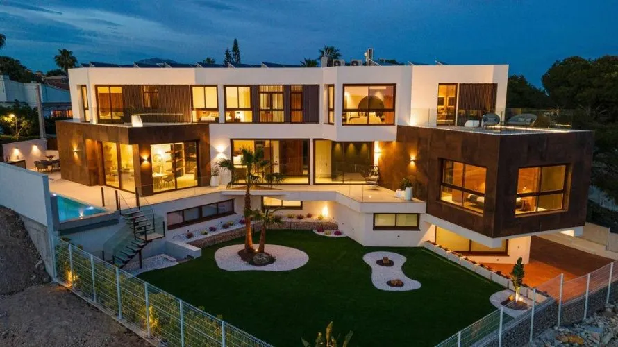 Villa de 4 dormitorios en Benidorm, España No. 32436