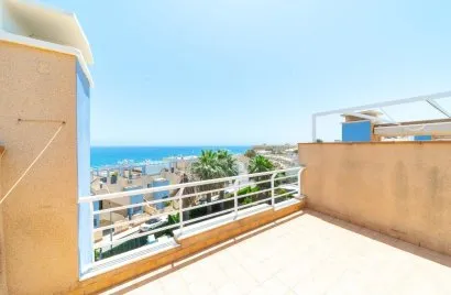 Сasa de 3 dormitorios en Campoamor, España No. 32385
