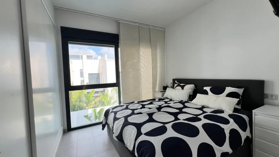 Villa de 3 dormitorios en Alicante, España No. 32399 № 1