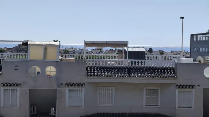 Bungalow de 2 dormitorios en Torrevieja, España No. 32443 № 1