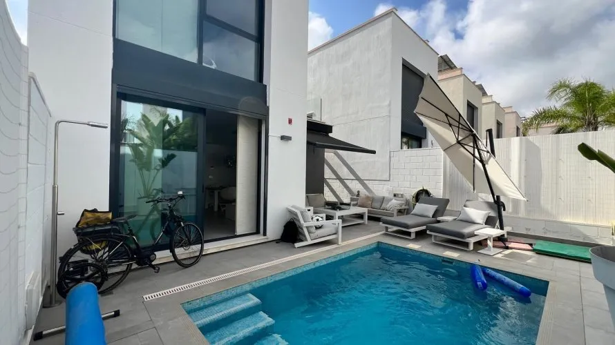 Villa de 3 dormitorios en Alicante, España No. 32399 № 8