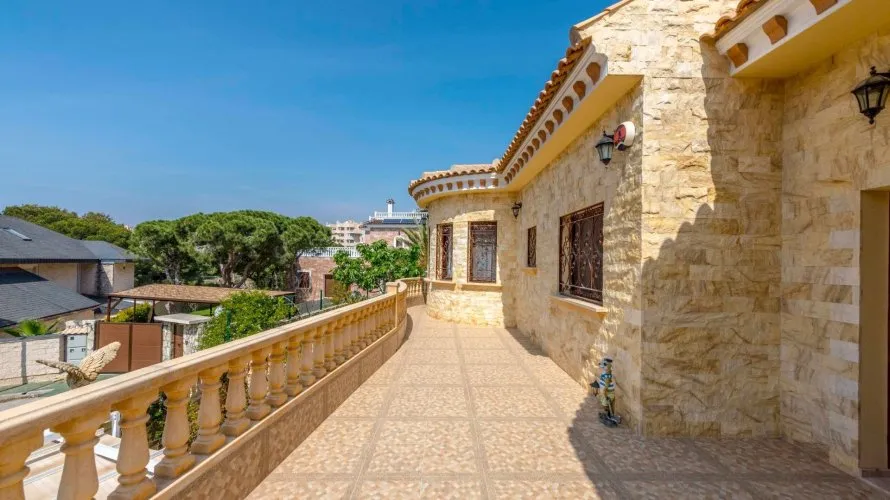 Villa de 4 dormitorios en Campoamor, España No. 32372 № 11