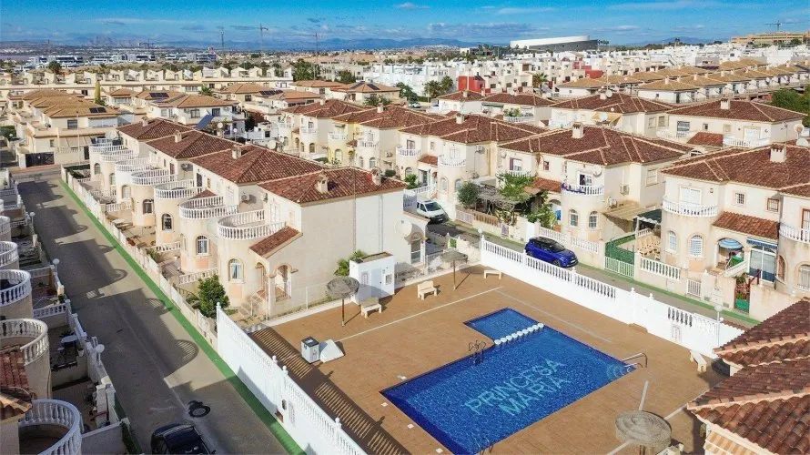 Сasa de 3 dormitorios en Torrevieja, España No. 32536 № 2