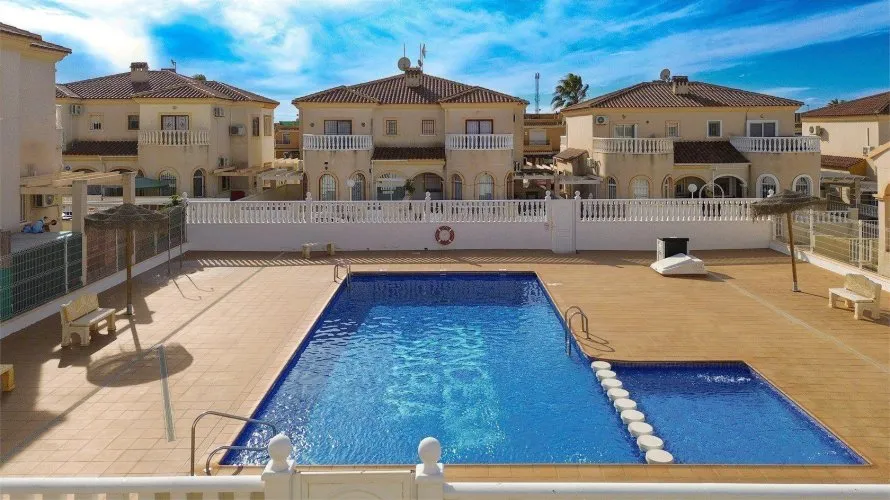 Сasa de 3 dormitorios en Torrevieja, España No. 32536 № 4
