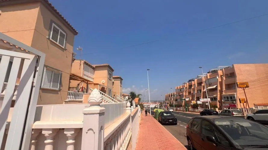 Bungalow de 2 dormitorios en Torrevieja, España No. 32509 № 4